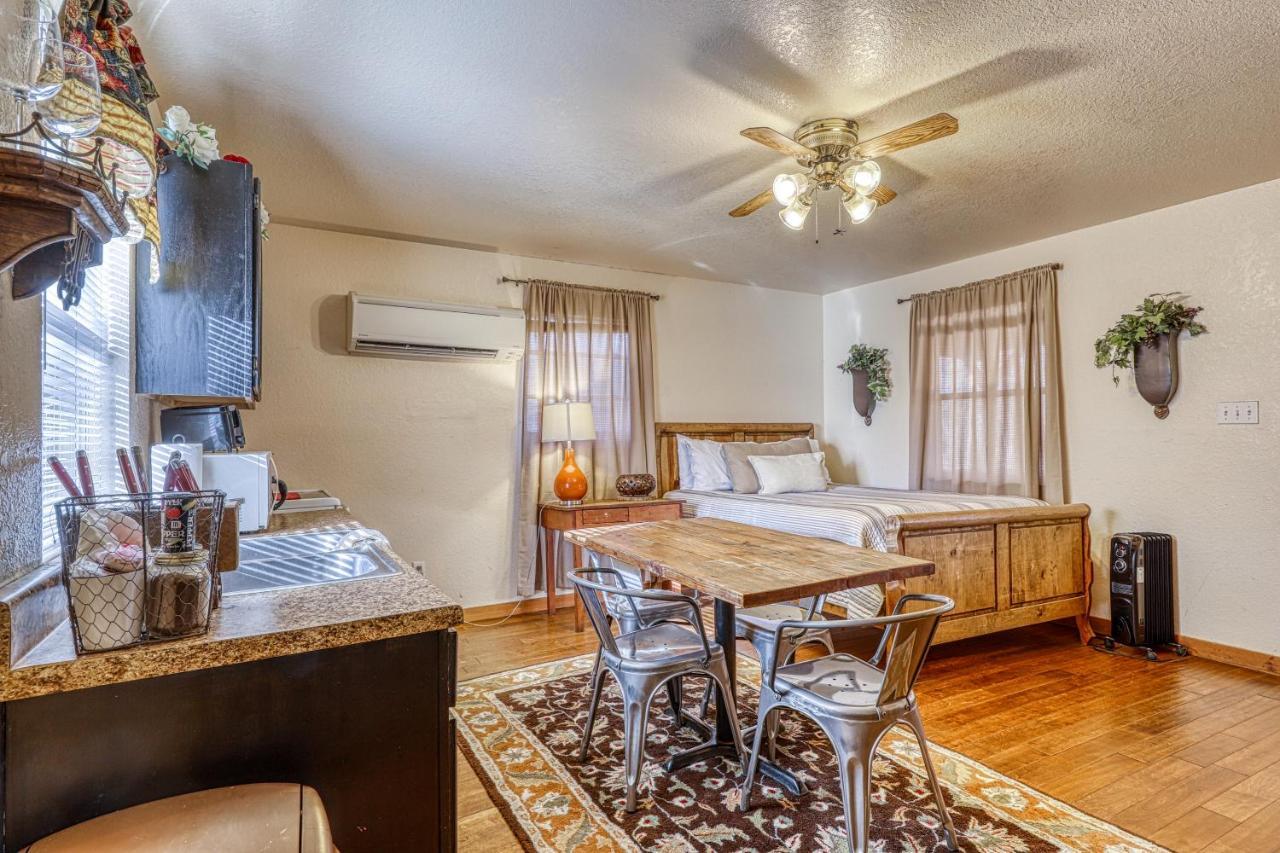 The Olive @ Mendelbaum Winery Guest Cabins Hotel Fredericksburg Buitenkant foto