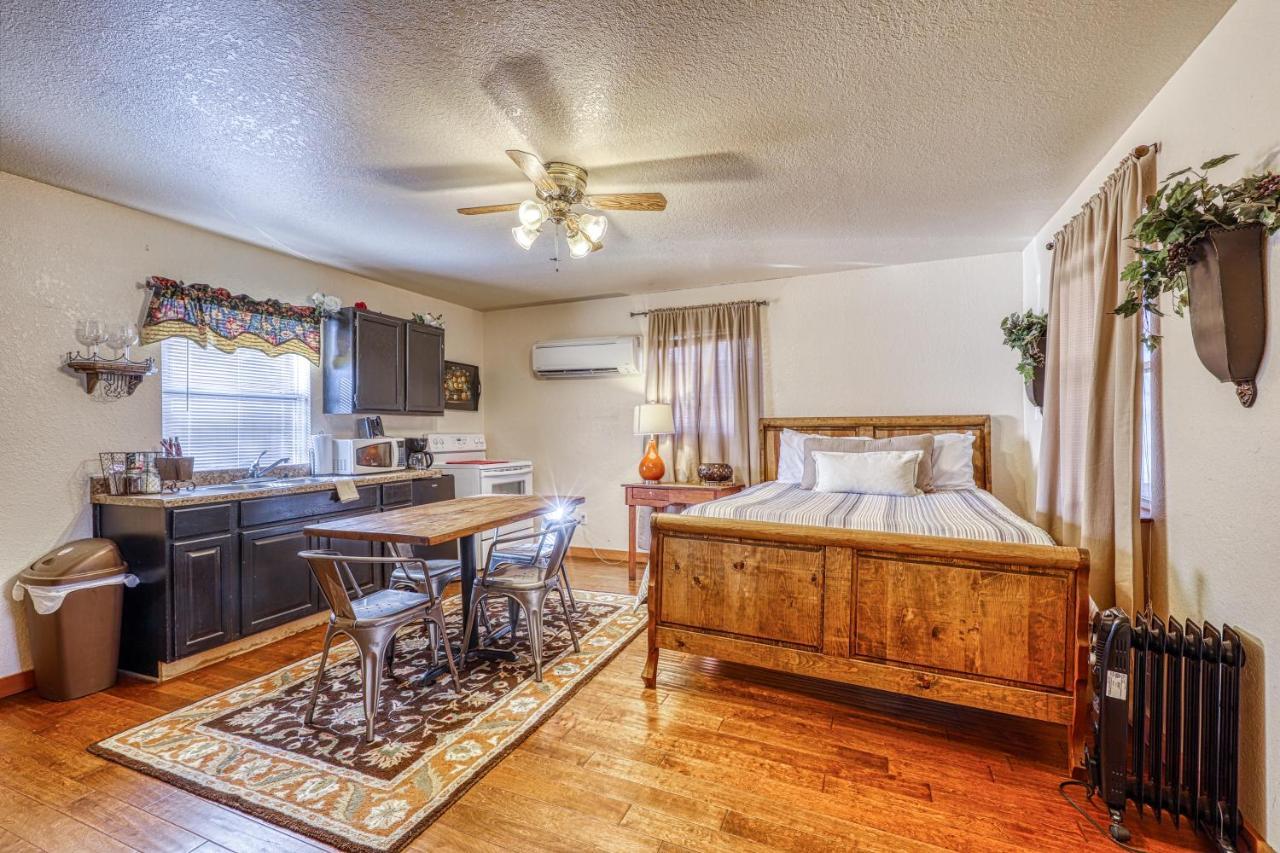 The Olive @ Mendelbaum Winery Guest Cabins Hotel Fredericksburg Buitenkant foto