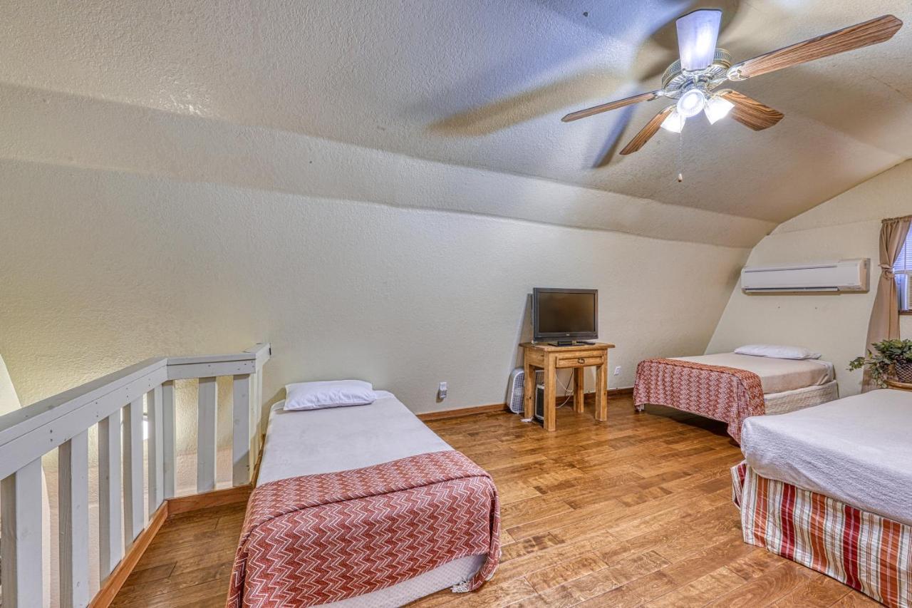 The Olive @ Mendelbaum Winery Guest Cabins Hotel Fredericksburg Buitenkant foto