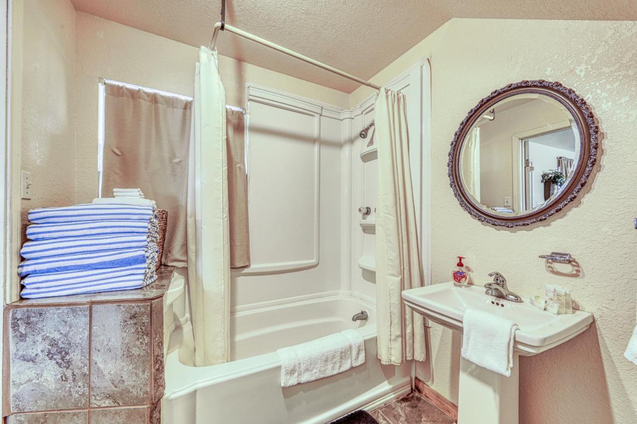 The Olive @ Mendelbaum Winery Guest Cabins Hotel Fredericksburg Buitenkant foto