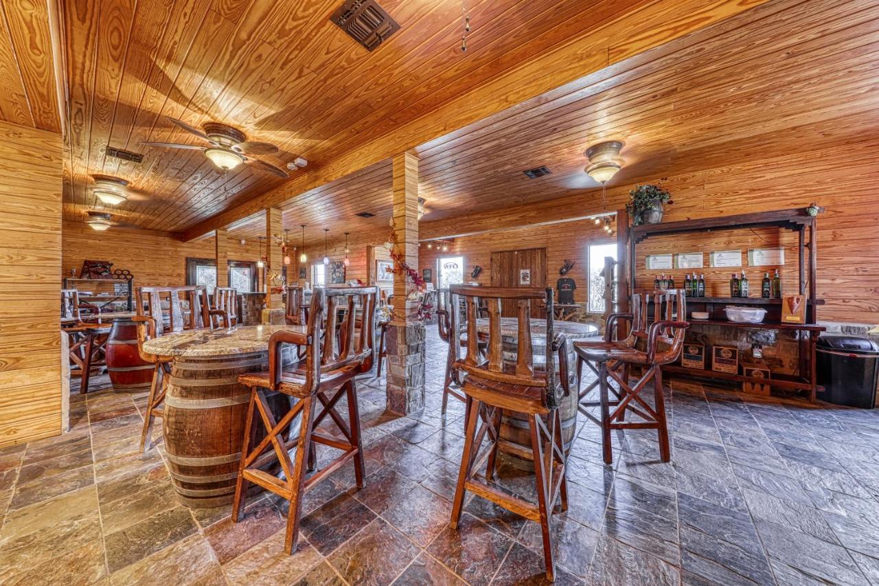 The Olive @ Mendelbaum Winery Guest Cabins Hotel Fredericksburg Buitenkant foto