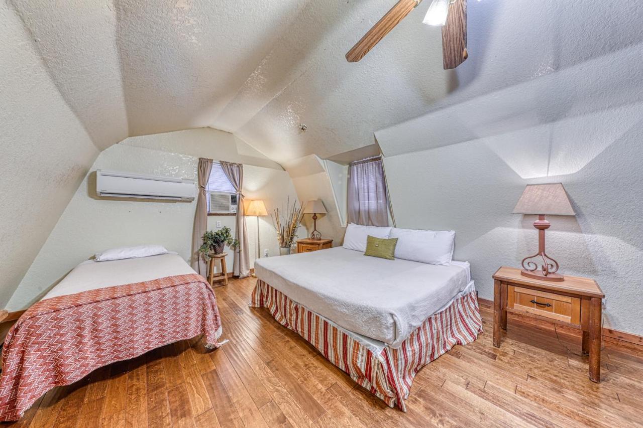 The Olive @ Mendelbaum Winery Guest Cabins Hotel Fredericksburg Buitenkant foto